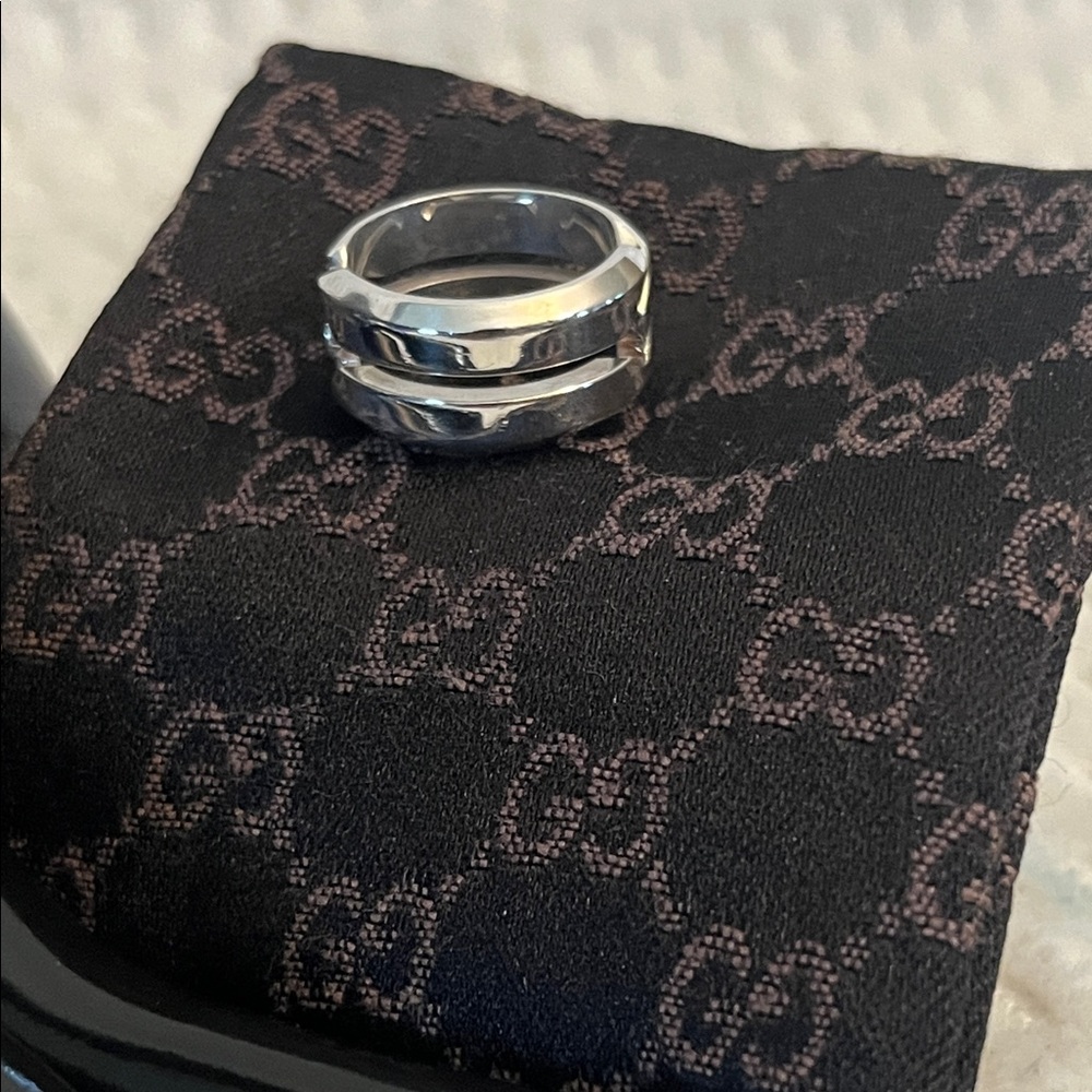 Gucci Infinity Knot Ring Size 6US - Picture 2 of 16